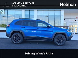 Used 2021 Jeep Cherokee Trailhawk image 1