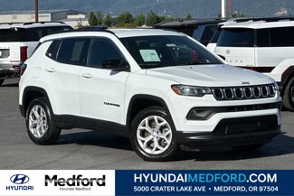 Used 2024 Jeep Compass Latitude image 1