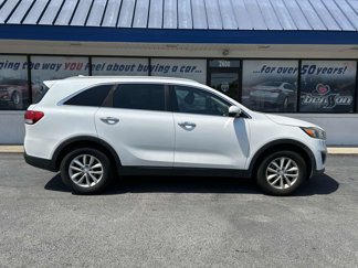 Used 2018 Kia Sorento LX image 1