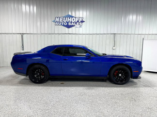 Used 2019 Dodge Challenger SXT image 1