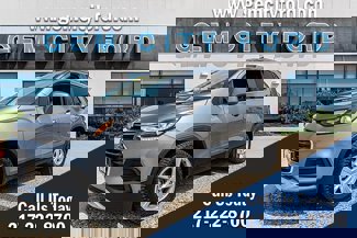 Used 2020 Chevrolet Trax LT w/ LT Convenience Package image 1