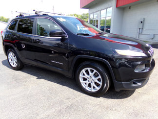 Used 2016 Jeep Cherokee Latitude w/ Cold Weather Group image 1