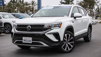 Certified 2024 Volkswagen Taos SE image 1