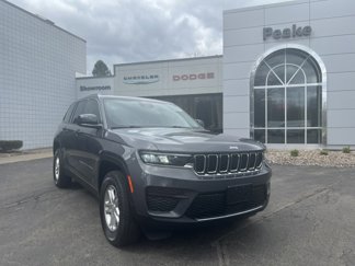 Used 2023 Jeep Grand Cherokee Laredo image 1