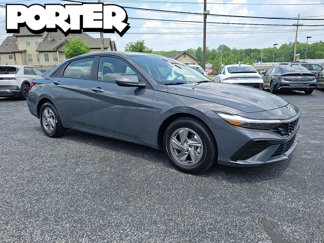 Certified 2025 Hyundai Elantra SE image 1