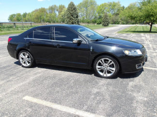 Used 2010 Lincoln MKZ image 1