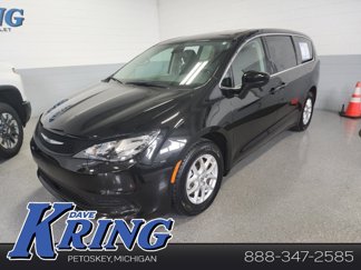 Used 2022 Chrysler Voyager LX image 1