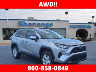 Used 2020 Toyota RAV4 LE image 1