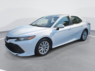 Used 2019 Toyota Camry LE image 1