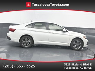 Used 2024 Volkswagen Jetta SE image 1