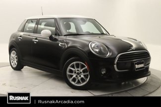 Used 2019 MINI Cooper 4-Door Hardtop image 1