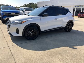 Used 2022 Nissan Kicks SR image 1