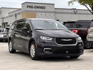 Used 2023 Chrysler Pacifica Touring-L image 1