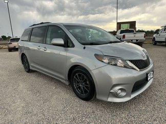 Used 2014 Toyota Sienna SE image 1