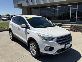 Used 2017 Ford Escape SE image 1