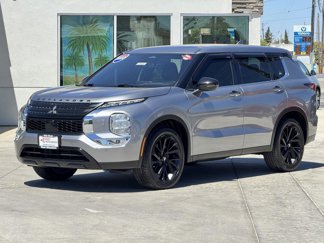 Used 2022 Mitsubishi Outlander SE image 1