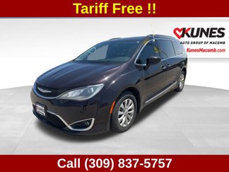 Used 2017 Chrysler Pacifica Touring-L image 1