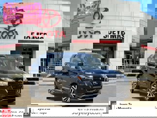 Used 2022 Nissan Kicks SR image 1