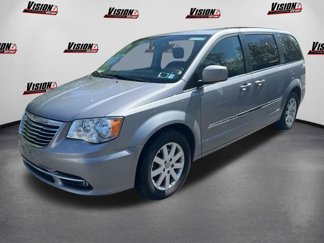 Used 2015 Chrysler Town & Country Touring image 1