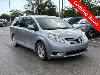 Used 2015 Toyota Sienna LE image 1