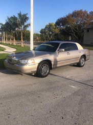 Used 2003 Lincoln Town Car Executive image 1
