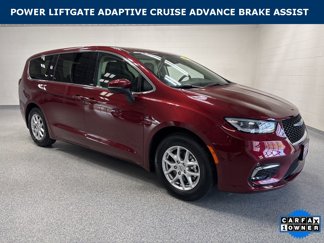 Used 2023 Chrysler Pacifica Touring-L image 1