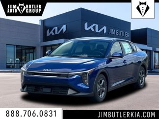 New 2025 Kia K4 LXS image 1