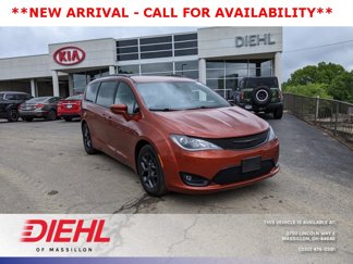 Used 2018 Chrysler Pacifica Touring-L Plus w/ S Appearance Package image 1