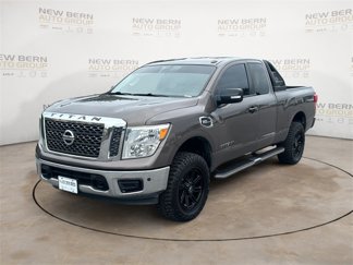Used 2017 Nissan Titan SV image 1