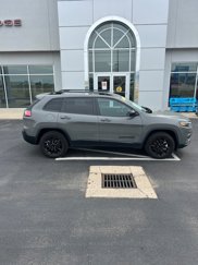 Used 2023 Jeep Cherokee Altitude Lux image 1