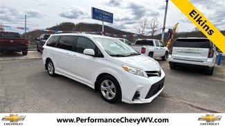 Used 2018 Toyota Sienna LE image 1