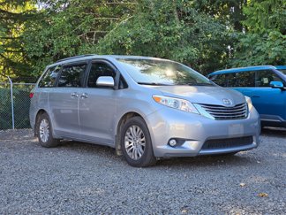Used 2017 Toyota Sienna XLE image 1