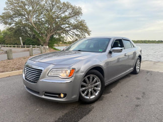 Used 2013 Chrysler 300 C image 1