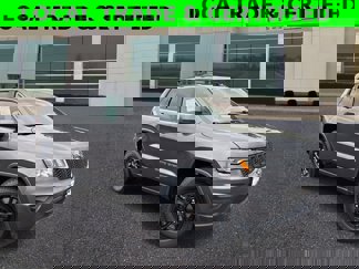 Used 2020 Jeep Grand Cherokee Laredo image 1