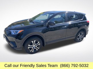 Used 2018 Toyota RAV4 LE image 1