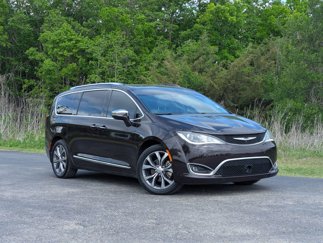 Used 2017 Chrysler Pacifica Limited w/ Advanced Safetytec Group image 1