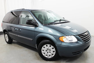 Used 2007 Chrysler Town & Country w/ Popular Equipment Group I image 1