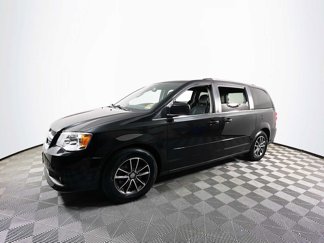 Used 2017 Dodge Grand Caravan SXT image 1