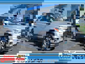 Used 2020 Chevrolet Traverse LT image 1