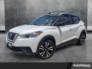 Used 2018 Nissan Kicks SV image 1