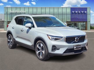 Used 2025 Volvo XC40 B5 Plus image 1
