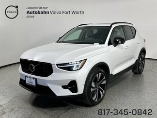 Used 2025 Volvo XC40 B5 Plus image 1