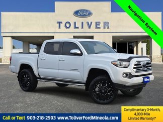 Used 2018 Toyota Tacoma Limited image 1