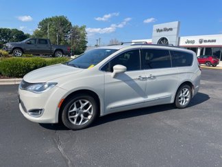 Used 2020 Chrysler Pacifica Touring-L image 1