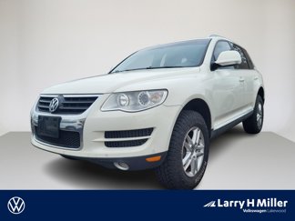 Used 2010 Volkswagen Touareg TDI image 1