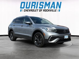 Used 2023 Volkswagen Tiguan SE image 1