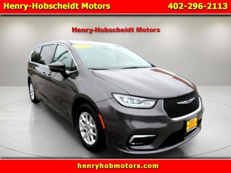 Used 2023 Chrysler Pacifica Touring-L image 1