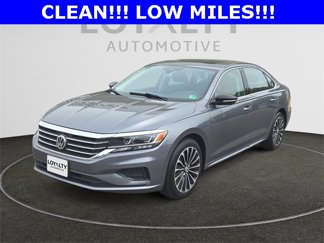 Used 2022 Volkswagen Passat 2.0T image 1