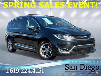 Used 2018 Chrysler Pacifica Limited image 1
