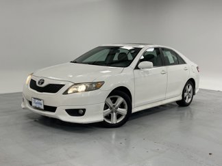Used 2011 Toyota Camry SE image 1